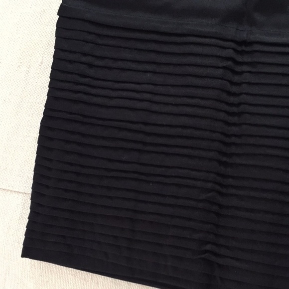 NWT pair PitchBlack  Standard/Queen Pillow Cases with pleated edge detail - Picture 3 of 13